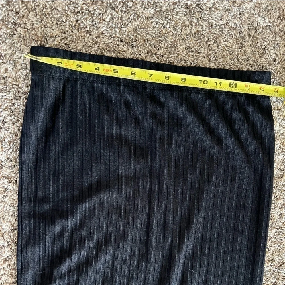 H&M Black Ribbed Pencil Skirt, Mid Length, Elastic Waist Size Medium